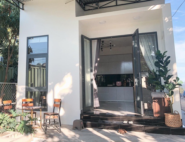 Chị Mơ cho biết, ngày trước, 2 vợ chồng chị chuyển ra ở riêng nhưng nhận thấy tốn kém và gia đình cũng mong có một chốn đi về lâu dài nên đã nghĩ đến việc xây nhà