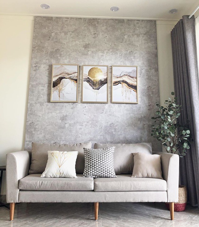 "Ban đầu, tôi dự tính sẽ xây nhà hết 500 triệu đồng nhưng nhờ sự hỗ trợ của người quen nên chi phí giảm tương đối. Với lại, tôi là dân thiết kế nên các bản vẽ thi công, nội thất trong nhà, tôi đều tự tay làm hết" - chị Mơ chia sẻ