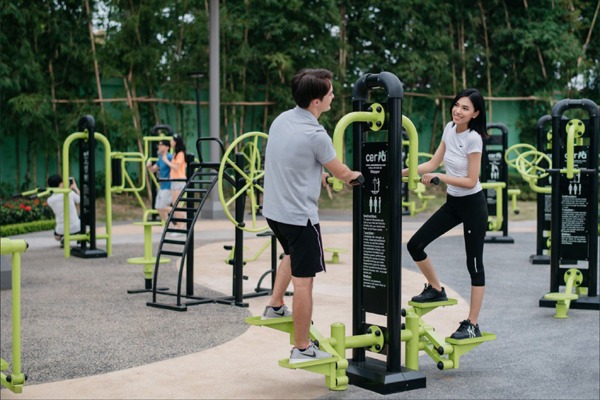 Dự kiến sẽ đón hàng chục ngàn cư dân tới sinh sống, mảng tiện ích liên quan đến sức khoẻ được chú trọng với hệ thống trang thiết bị đồ sộ, đặc biệt với hàng ngàn máy tập hiện đại. Nơi đây đáp ứng các nhu cầu tập luyện của các nhóm cư dân, từ những môn vận động mạo hiểm thử thách giới hạn bản thân đến các khu vực thư giãn, tĩnh tại như dưỡng sinh, câu cá, đánh cờ… Đây cũng là minh chứng thể hiện cái tầm của chủ đầu tư nhằm nâng tầm cuộc sống cư dân, hướng đến sức khoẻ và chất lượng sống vượt trội.