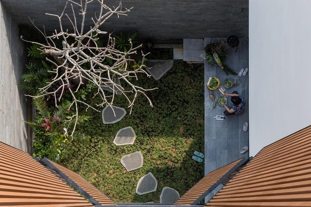 Khu vườn nhỏ luôn là nơi mọi người muốn tụ tập để nghỉ ngơi, trò chuyện sau một ngày làm việc căng thẳng.