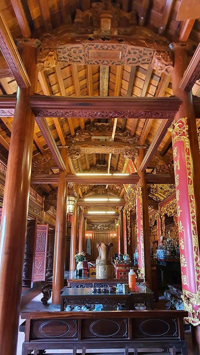 “Cả gia đình mình đều làm nghề xây dựng, và ngôi nhà này chính là tâm huyết cả đời của bố mình. Vì vậy, tất cả chi tiết trong nhà đều được thực hiện một cách tỉ mỉ, cẩn thận”, anh K.T nói.