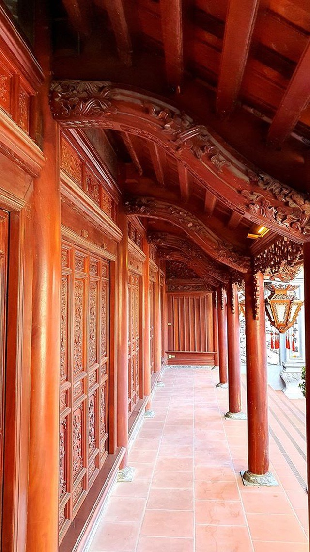 Các hoa văn của căn nhà được chạm khắc tinh xảo mang đặc trưng của văn hóa Bắc Bộ.