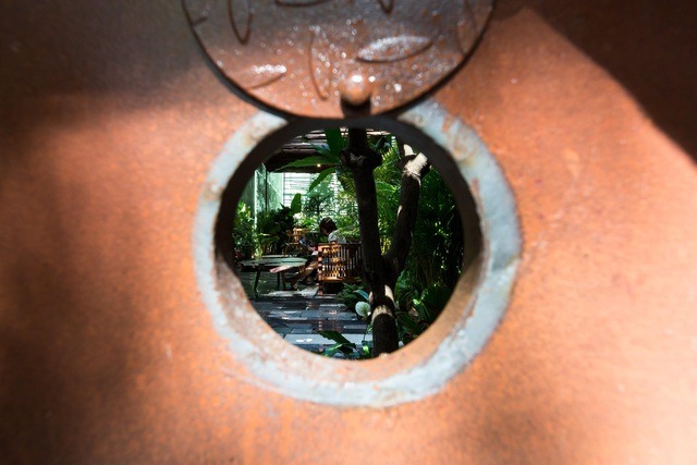 Có thiết kế độc đáo, lạ mắt, đầy sáng tạo nhưng công trình vẫn đảm bảo những không gian chức năng chính cần phải có như những văn phòng làm việc thông thường như: phòng làm việc, phòng tiếp khách, phòng vệ sinh... 