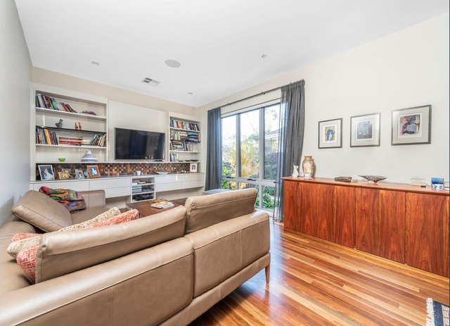 Được xây dựng với mục đích dễ chăm sóc và đem lại lợi ích tối đa, mọi chi tiết trong nhà đều được xem xét kỹ lưỡng để đảm bảo rằng chức năng và hình thức của ngôi nhà được liên kết hoàn hảo.