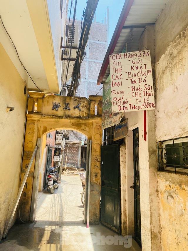 Với diện tích các ngõ tại phố Chính Kinh, Quan Nhân, Nhân Hòa đa số chỉ có chiều rộng từ 2 - 4m, việc các công trình cao trên 5 tầng mọc lên đã gây ảnh hưởng không nhỏ tới việc giao thông qua lại, không bảo đảm vệ sinh môi trường và làm ảnh hưởng đến tình hình an ninh trật tự của địa phương...